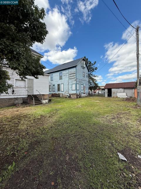 161 S 3Rd Ave, Oakdale CA: https://media.crmls.org/mediaz/ed91b35a-142c-4568-b4fe-7514dea04027.jpg