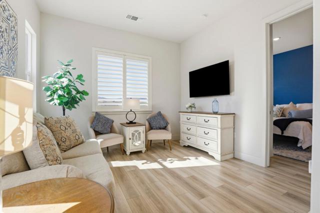 208 Luna Way, Hollister CA: https://media.crmls.org/mediaz/ed921da4-d844-443b-a91d-f648bc58623f.jpg