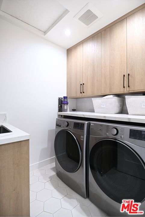 1430 Stearns Drive, Los Angeles CA: https://media.crmls.org/mediaz/ed92cb84-6d72-48a4-9be4-9f84b4224abf.jpg