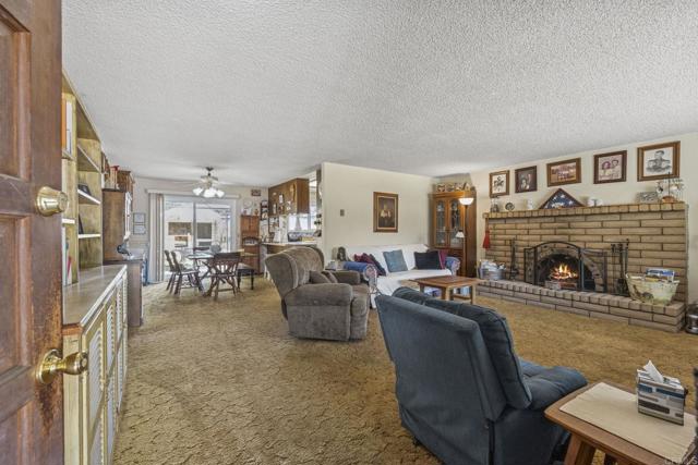 Detail Gallery Image 4 of 41 For 10684 Oak Creek, Lakeside,  CA 92040 - 3 Beds | 2 Baths