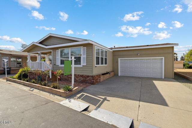 Detail Gallery Image 3 of 45 For 139 Dickens Cir #139,  Ventura,  CA 93003 - 3 Beds | 2 Baths
