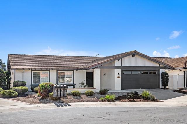 12687 Senda Acantilada, San Diego CA: https://media.crmls.org/mediaz/ed93173c-9a3f-4bd7-a6f1-a9b8c98bcbba.jpg