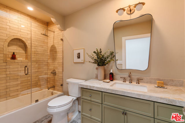3029 S Norton Avenue, Los Angeles CA: https://media.crmls.org/mediaz/ed9353c9-a5d3-4484-84f6-920887a39764.jpg