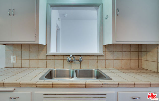 848 MARCO Place, Venice CA: https://media.crmls.org/mediaz/ed937c18-5595-40b8-be26-6e1ed288cc83.jpg