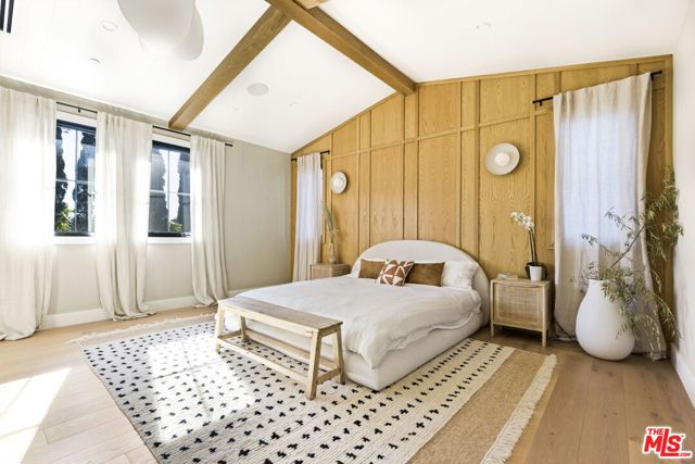 6310 Mirror Lake Drive, Los Angeles CA: https://media.crmls.org/mediaz/ed946557-7f11-4a68-8be5-14744f9500ab.jpg