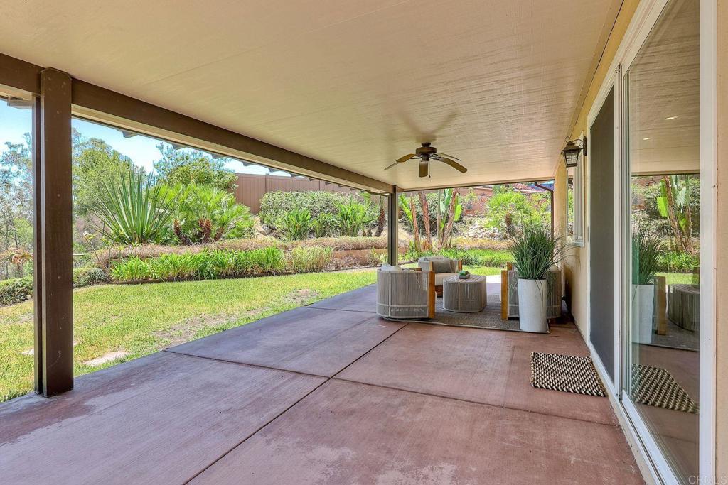https://media.crmls.org/mediaz/ed947436-195d-4556-9813-78792f80dd93.jpg?preset=X-Large