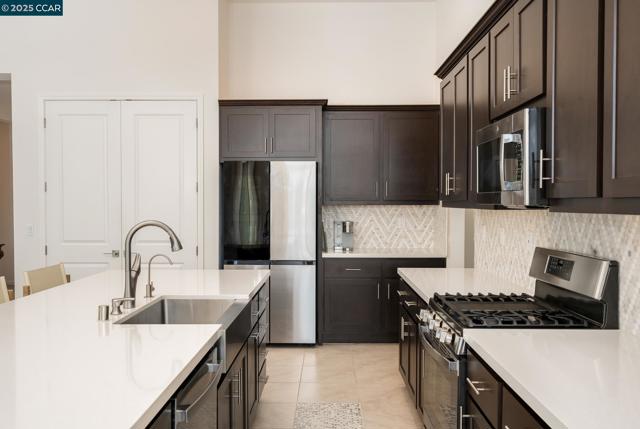 3305 Delta Coves Dr, Bethel Island CA: https://media.crmls.org/mediaz/ed94ccab-e976-4d5e-9985-2edaae6b2ff0.jpg