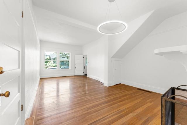 126 N Ellsworth Avenue, San Mateo CA: https://media.crmls.org/mediaz/ed94d8d9-5005-4785-95b2-4838d11a91b9.jpg