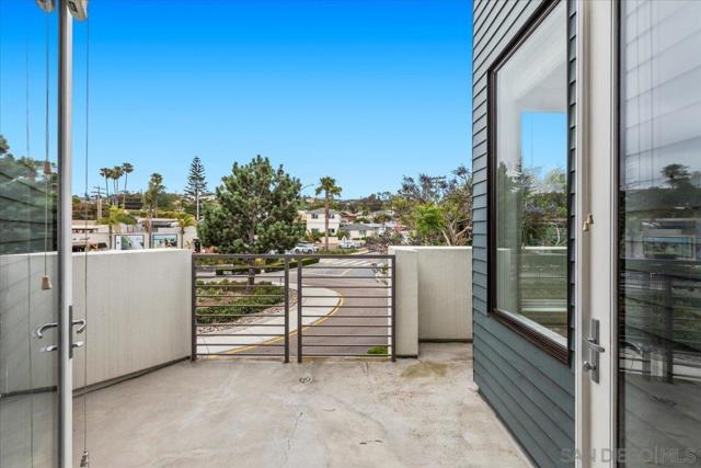 5490 La Jolla Blvd, La Jolla CA: https://media.crmls.org/mediaz/ed964352-ea1d-4a79-8c1b-0343e4e5e5a3.jpg