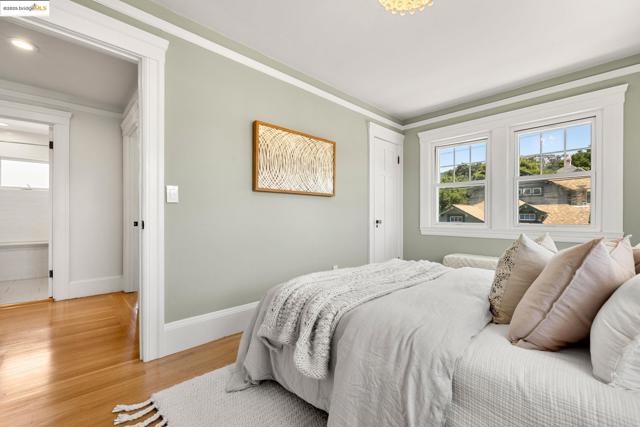 2842 Ashby Ave, Berkeley CA: https://media.crmls.org/mediaz/ed96951b-9213-4dc8-a4da-d061fcbc7039.jpg