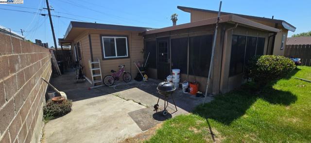 609 Banks Dr, Richmond CA: https://media.crmls.org/mediaz/ed97359c-e9b5-4b1e-abe6-2da368954e4a.jpg