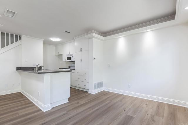 8842 Mission Vega Ct, Santee CA: https://media.crmls.org/mediaz/ed974001-1b05-4341-bd6a-1d7ce5dc8852.jpg
