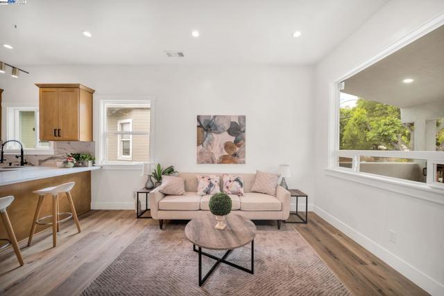 Image 10 of 53 For 3031 Logan St