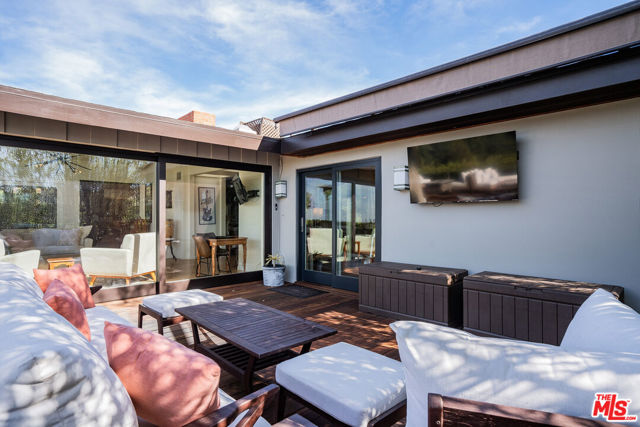 245 Tranquillo Road, Pacific Palisades CA: https://media.crmls.org/mediaz/ed994ac5-7763-4bd9-8a53-84313ba6ccba.jpg