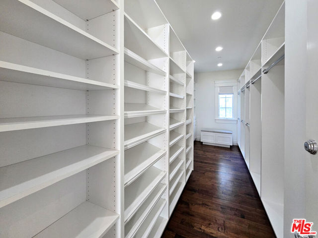 3815 Valley Meadow Road, Encino CA: https://media.crmls.org/mediaz/ed99ed12-98bc-4853-916c-14c8b747e6cf.jpg