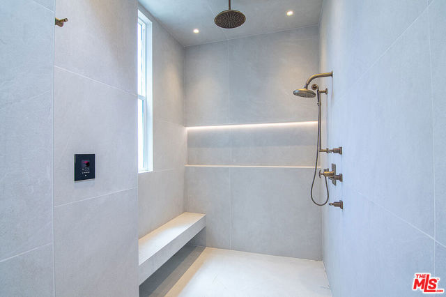 745 E Sunset Avenue, Venice CA: https://media.crmls.org/mediaz/ed9adb01-360f-4bfe-b8d9-0850d6b831e6.jpg