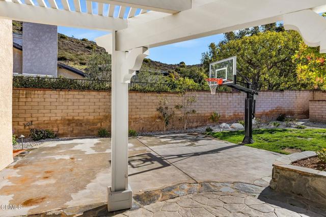 5580 Bromely Drive, Oak Park CA: https://media.crmls.org/mediaz/ed9b2410-b4e1-441a-aebe-5232fb1a5a06.jpg