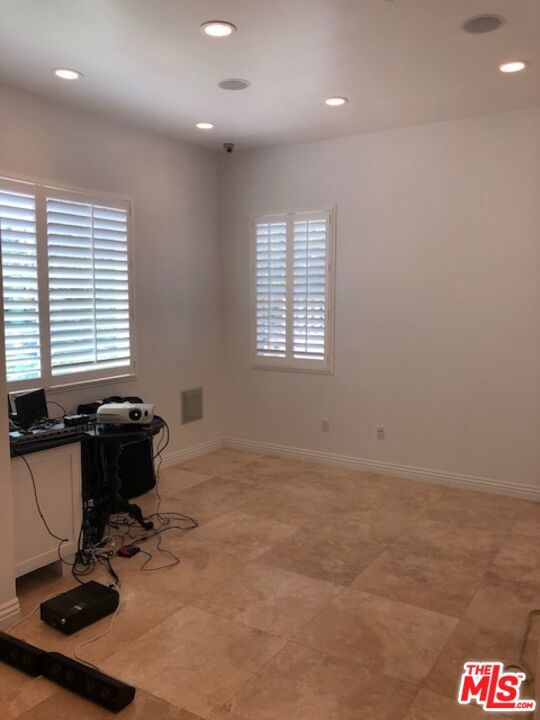 10521 ALMAYO Avenue, Los Angeles CA: https://media.crmls.org/mediaz/ed9b2fc2-951a-46a4-a6f8-e078b05b15d8.jpg
