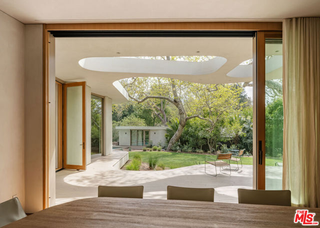 800 Brooktree Road, Pacific Palisades CA: https://media.crmls.org/mediaz/ed9cb648-f169-4699-b4f9-05cfaa8dc1fd.jpg