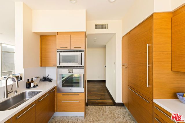 900 W Olympic Boulevard, Los Angeles CA: https://media.crmls.org/mediaz/ed9cc87e-924a-4c6a-8f21-a28b3d666fa4.jpg