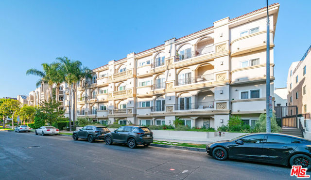 118 S Clark Drive, West Hollywood CA: https://media.crmls.org/mediaz/ed9cd365-2f18-4d8a-8911-7423d647f8ed.jpg