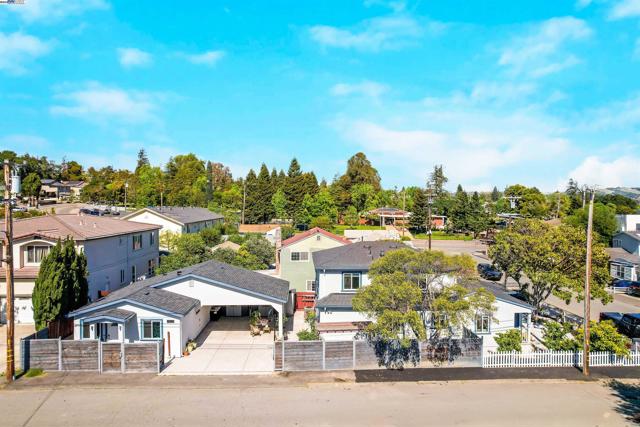 3254 Keith Ave, Castro Valley CA: https://media.crmls.org/mediaz/ed9cf41f-24eb-4653-a9f3-402b3dc58c5c.jpg