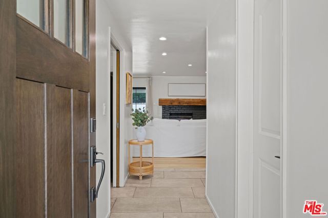 6827 Bianca Avenue photo 3