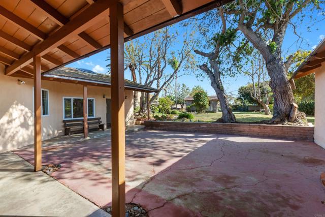513 Canyon Drive, Solana Beach CA: https://media.crmls.org/mediaz/ed9eaf0c-ee99-4a50-8874-26fe5ca784a0.jpg