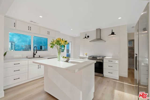 7957 Fountain Avenue, West Hollywood CA: https://media.crmls.org/mediaz/ed9f11b0-7599-4075-b64b-bc37d8c10234.jpg