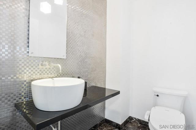 877 Island Ave, San Diego CA: https://media.crmls.org/mediaz/ed9fe293-6902-4835-bcfd-31eb23b9cf21.jpg