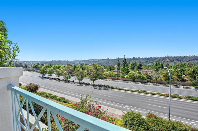 12662 Springbrook Dr, San Diego CA: https://media.crmls.org/mediaz/eda05e47-872b-4599-83cf-7f2ebcb4abee.jpg