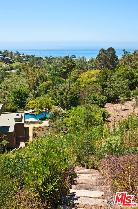 6228 Sycamore Meadows Drive, Malibu CA: https://media.crmls.org/mediaz/eda0bc4b-e0cd-4ff1-a9a6-fb7eda017eb1.jpg