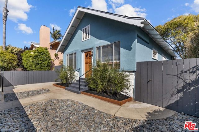 636 Vernon Avenue, Venice, California 90291, 2 Bedrooms Bedrooms, ,1 BathroomBathrooms,Single Family Residence,For Sale,Vernon,24412209