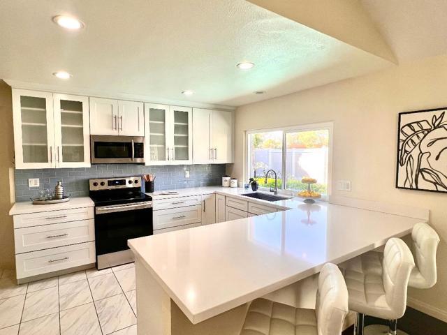 72890 Amber Street, Palm Desert CA: https://media.crmls.org/mediaz/eda117d8-c124-42a8-99d4-18310c7c371c.jpg
