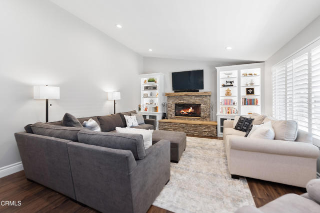 Detail Gallery Image 9 of 34 For 1525 Lyndhurst Ave, Camarillo,  CA 93010 - 4 Beds | 2/1 Baths