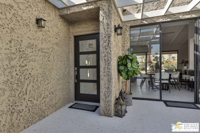 833 N Calle De Flora Vista, Palm Springs CA: https://media.crmls.org/mediaz/eda19f40-b34e-437c-9b49-7517dd8bbc54.jpg