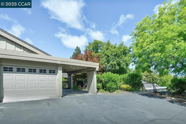 633 Terra California Dr, Walnut Creek CA: https://media.crmls.org/mediaz/eda22221-8ac8-4c89-84cb-42b12b9bb259.jpg