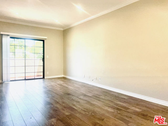 4349 CAHUENGA, Toluca Lake CA: https://media.crmls.org/mediaz/eda33301-0db6-4d42-a747-2a726eaee9b3.jpg