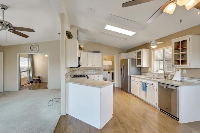 Detail Gallery Image 10 of 26 For 168 Roadrunner Ln, Oceanside,  CA 92057 - 2 Beds | 2 Baths