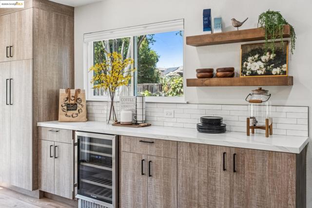 1051 Kaski Ln, Concord CA: https://media.crmls.org/mediaz/eda36d18-2623-4179-82ba-1cb200566fa9.jpg
