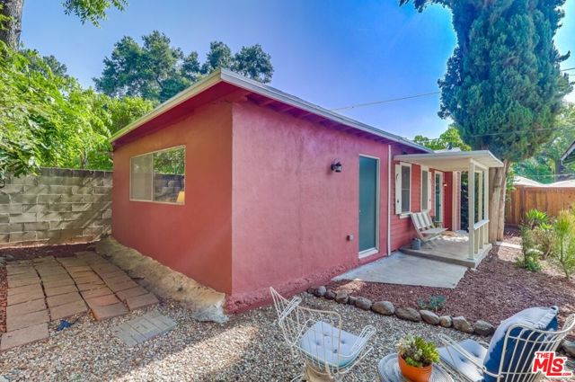 1105 E Claremont Street, Pasadena CA: https://media.crmls.org/mediaz/eda3cc96-c511-4a2a-b755-5e705f0ca951.jpg