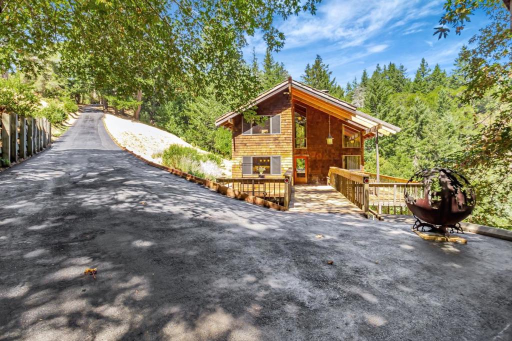 855 Oak Ridge Road