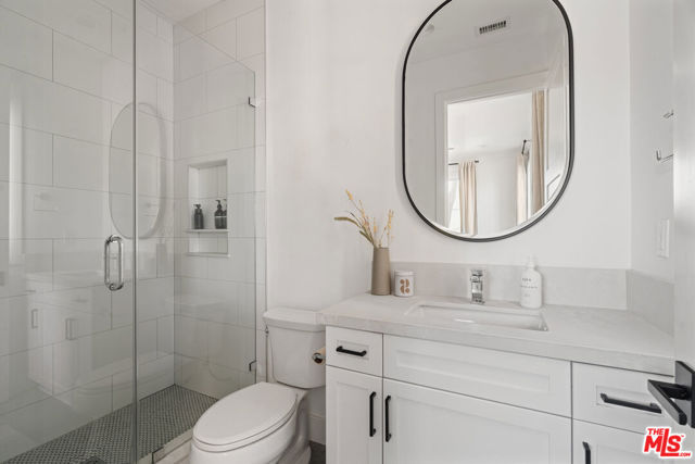 Image 26 of 39 For 11813 Woodbine Avenue