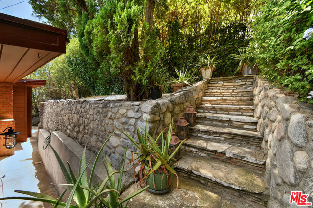 3682 Berry Drive, Studio City CA: https://media.crmls.org/mediaz/eda4c008-c232-441d-a497-4566bcefd562.jpg