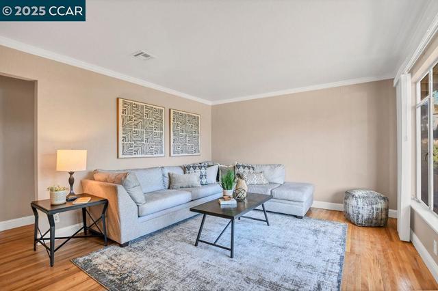 417 Lynn Ave, Antioch CA: https://media.crmls.org/mediaz/eda4ee00-9c0b-45c7-be75-2e5eab190773.jpg