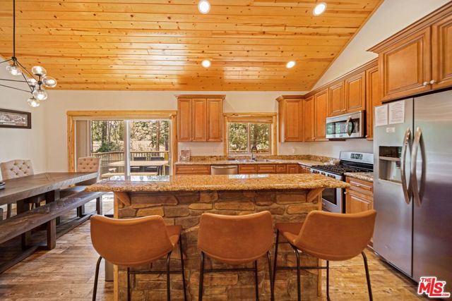 919 Mcalister Road, Big Bear City CA: https://media.crmls.org/mediaz/eda51525-1989-4cff-b0dc-a043176067d8.jpg