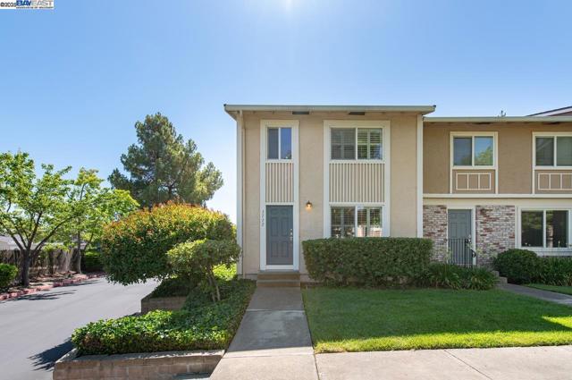 3732 Carrigan Cmn, Livermore CA: https://media.crmls.org/mediaz/eda590c5-622f-416e-bc9b-2cfac3e1bbc8.jpg
