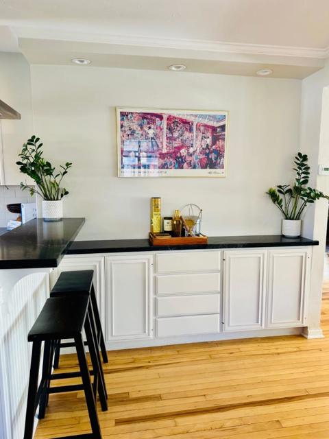 1639 Cypress Avenue, San Mateo CA: https://media.crmls.org/mediaz/eda5c49e-fc53-48bf-990d-d141d157a5ae.jpg