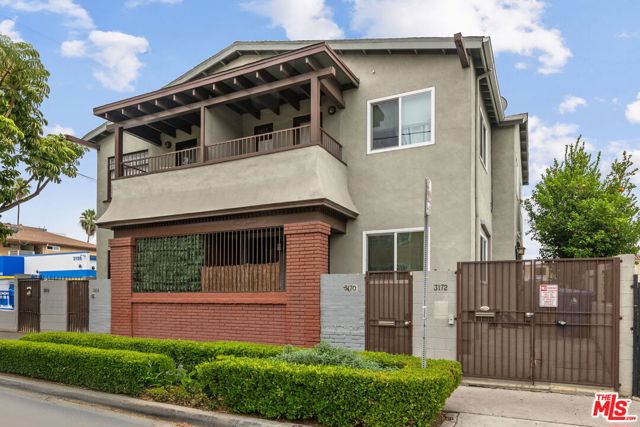 3166 San Marino Street, Los Angeles CA: https://media.crmls.org/mediaz/eda5eee7-1574-4d52-b212-7b03eb253c78.jpg