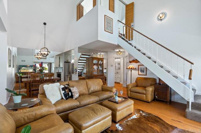 374 Orange Avenue, Coronado CA: https://media.crmls.org/mediaz/eda5ffef-4467-40c2-9e9d-9d40d4b7970d.jpg
